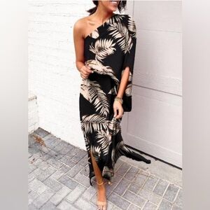Leaf print one shoulder split hem maxi dress